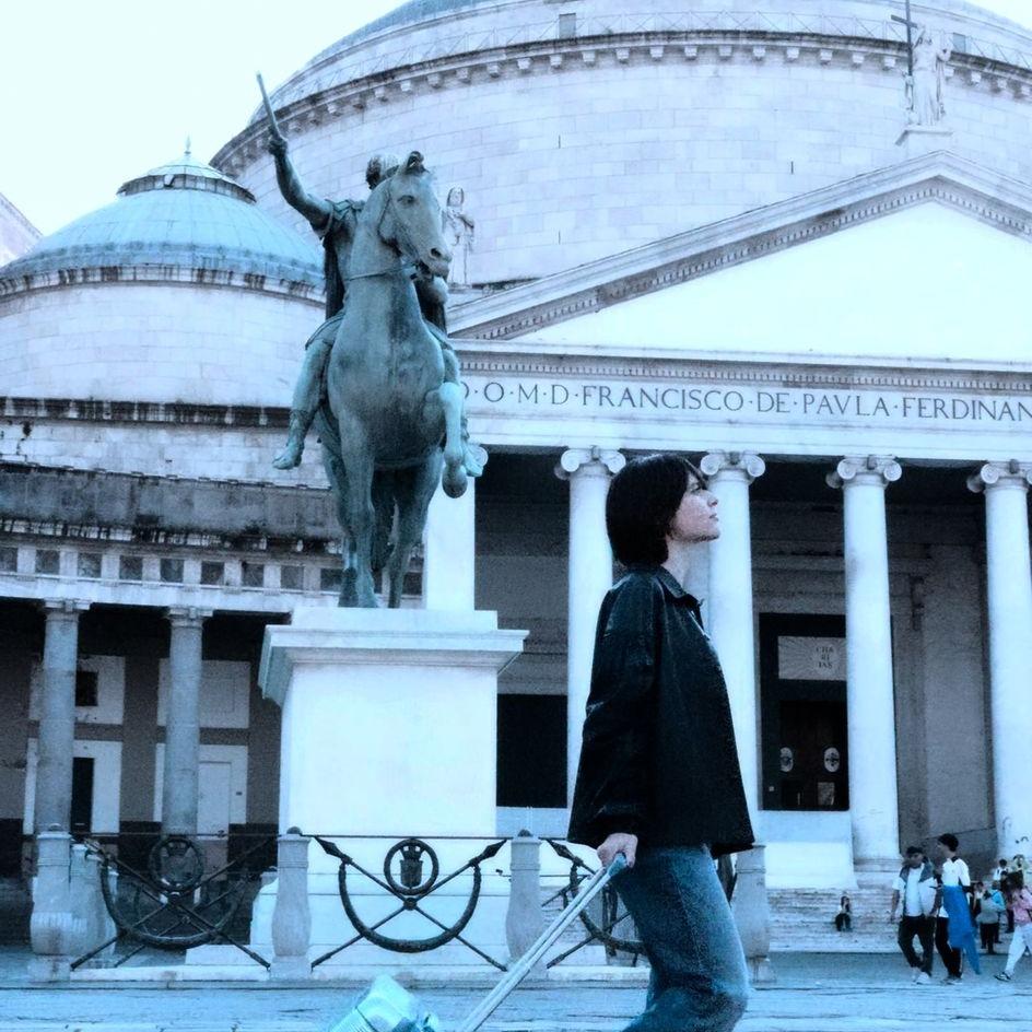 轻质聚碳酸酯 24 英寸中型行李箱 - 时尚耐用的设计