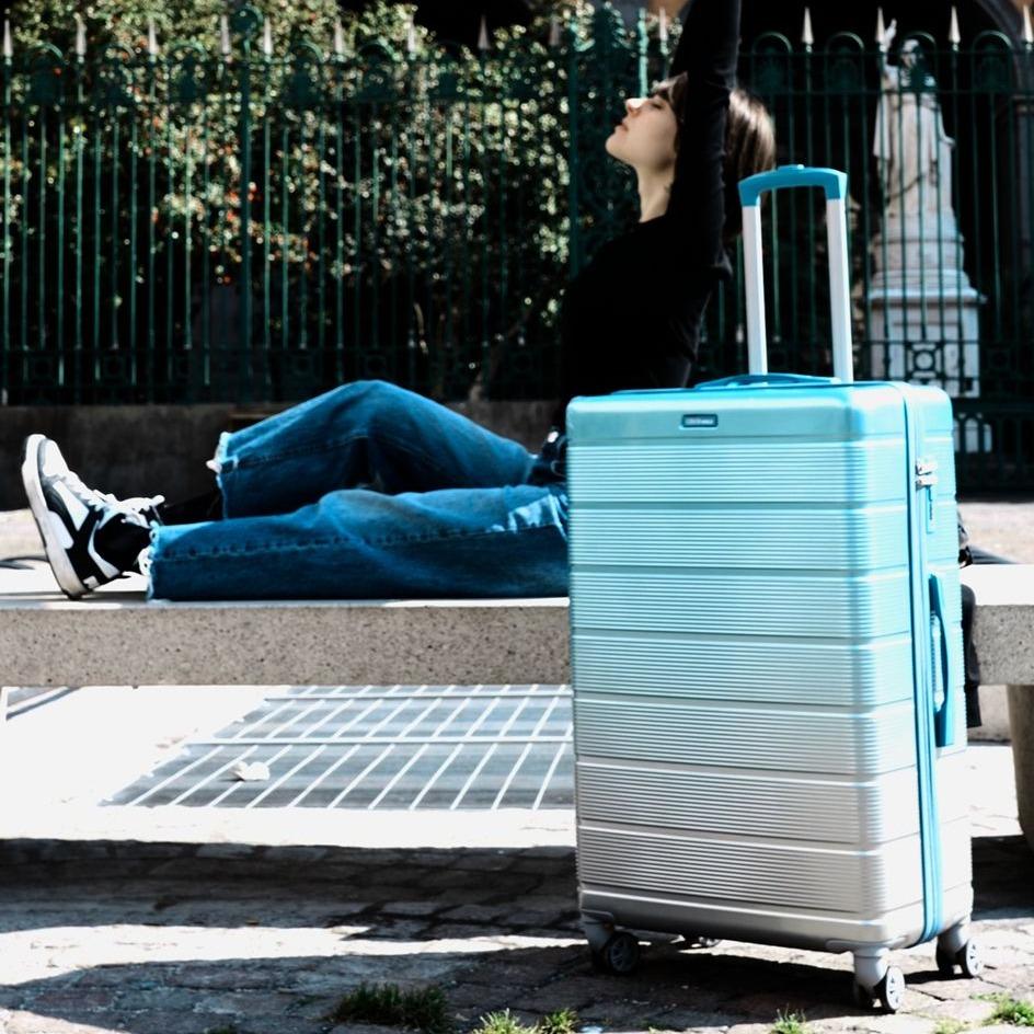 COVERI WORLD 坚固的聚碳酸酯包装,带框架和 8 个 28 英寸、20 英寸、24 英寸