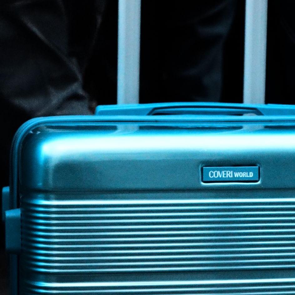 轻质聚碳酸酯 24 英寸中型行李箱 - 时尚耐用的设计