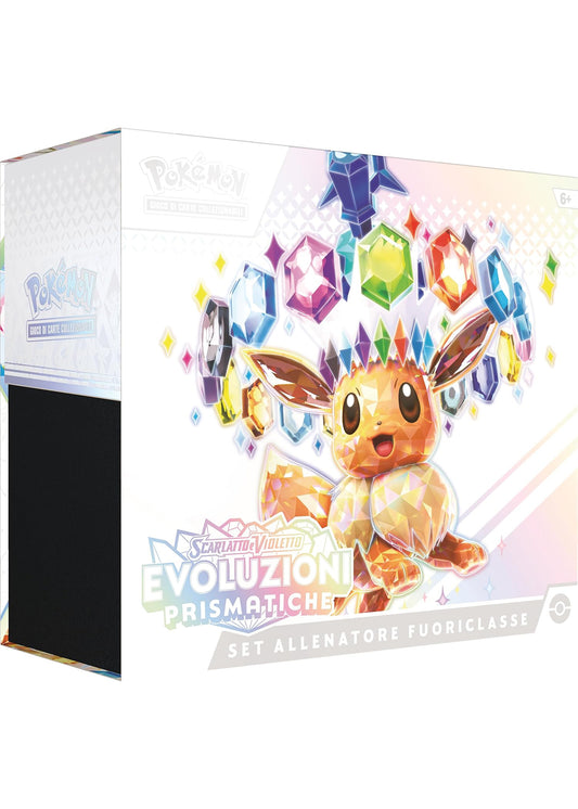 GCC Pokémon: set Allenatore Fuoriclasse dell’espansione Scarlatto e Violetto - Evoluzioni Prismatiche (1 carta promozionale a figura intera, 9 buste di espansione e accessori premium), lingua italiana