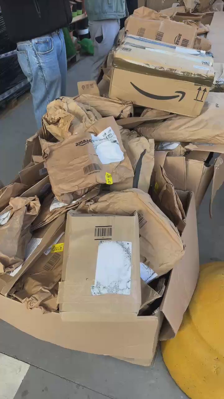 Load video: Pacchi smarriti di Amazon al kg